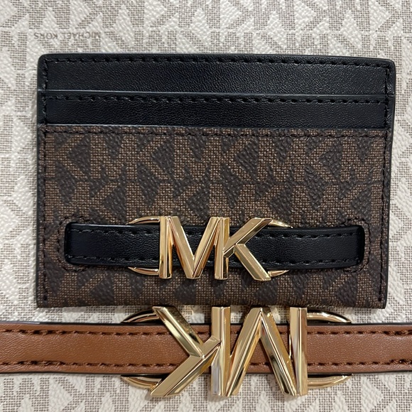 MICHAEL KORS
Reed Large Card Holder Case Wallet 
Brown/Black MK Signature 
NWT - Picture 9 of 16